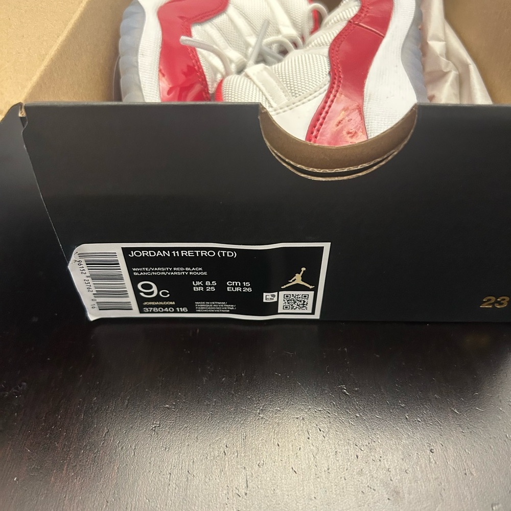 Jordan 11 Retro Kids Shoes - Red and White